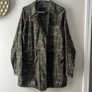 Monogrammed with mHr lightweight camo jacket 98% cotton. Perfect condition LARGE